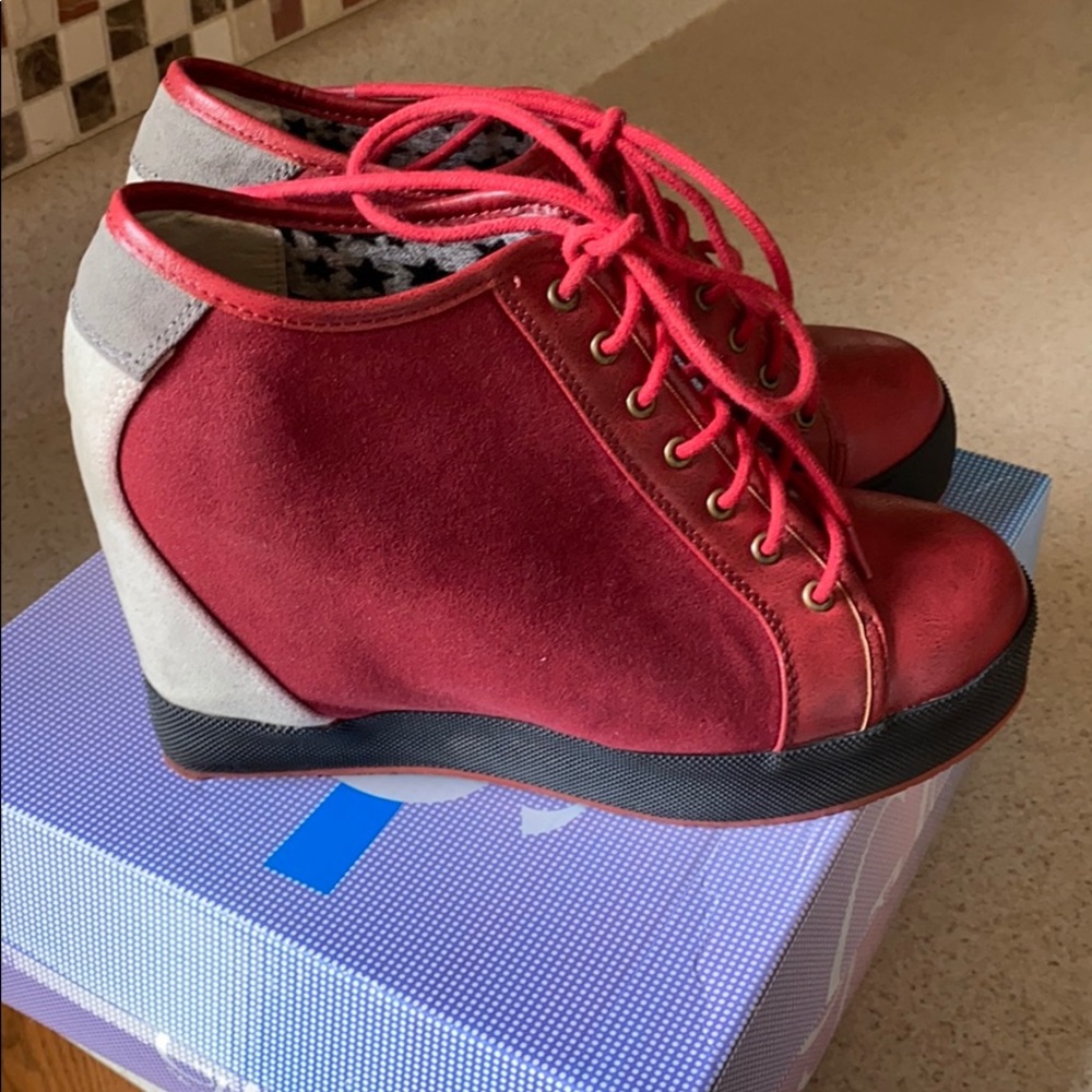 Wedge Sneakers Women Size 9 - (39)